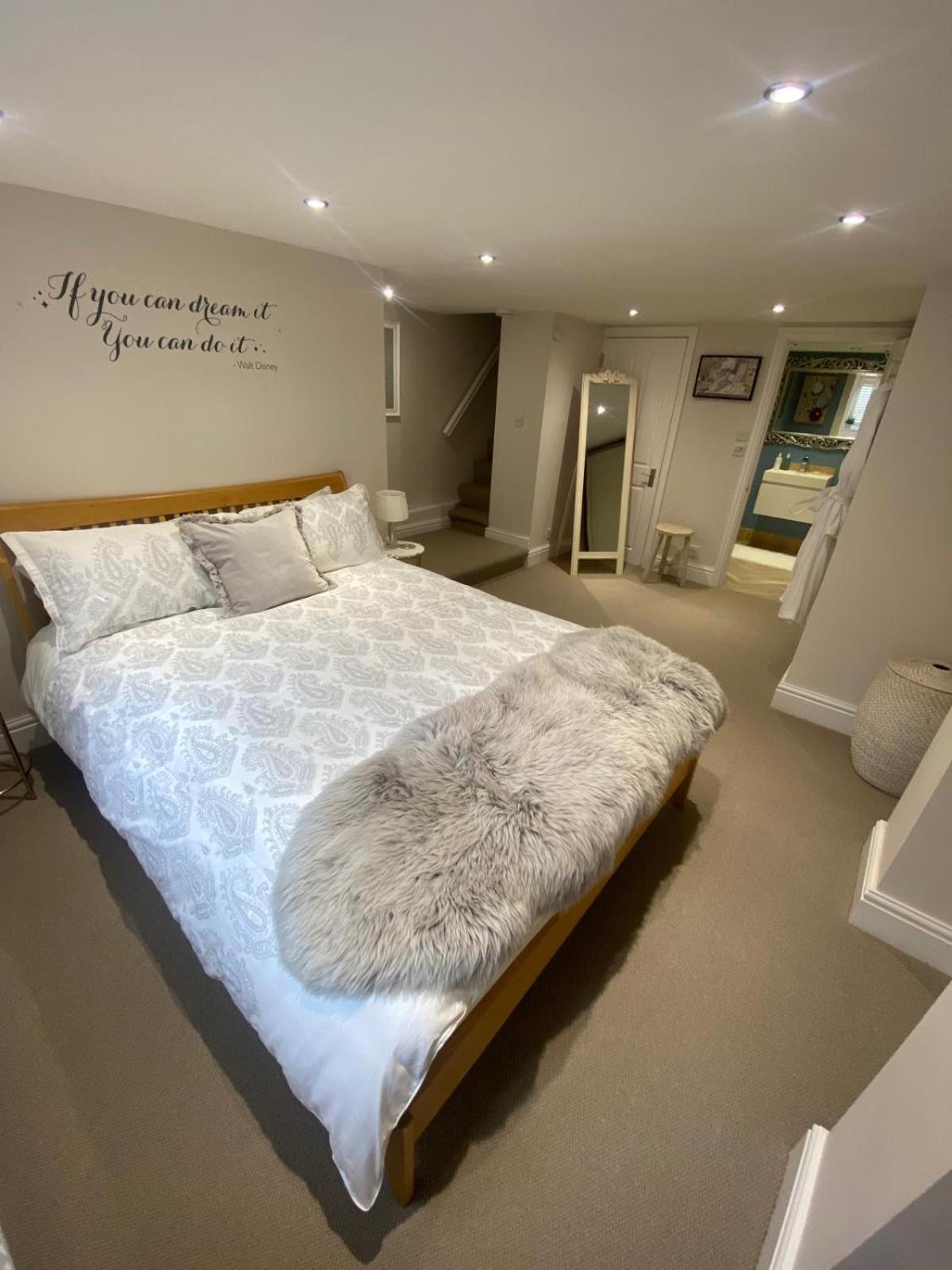 Elegant Luxurious Refurbished Meticulous Villa Alderley Edge Bagian luar foto